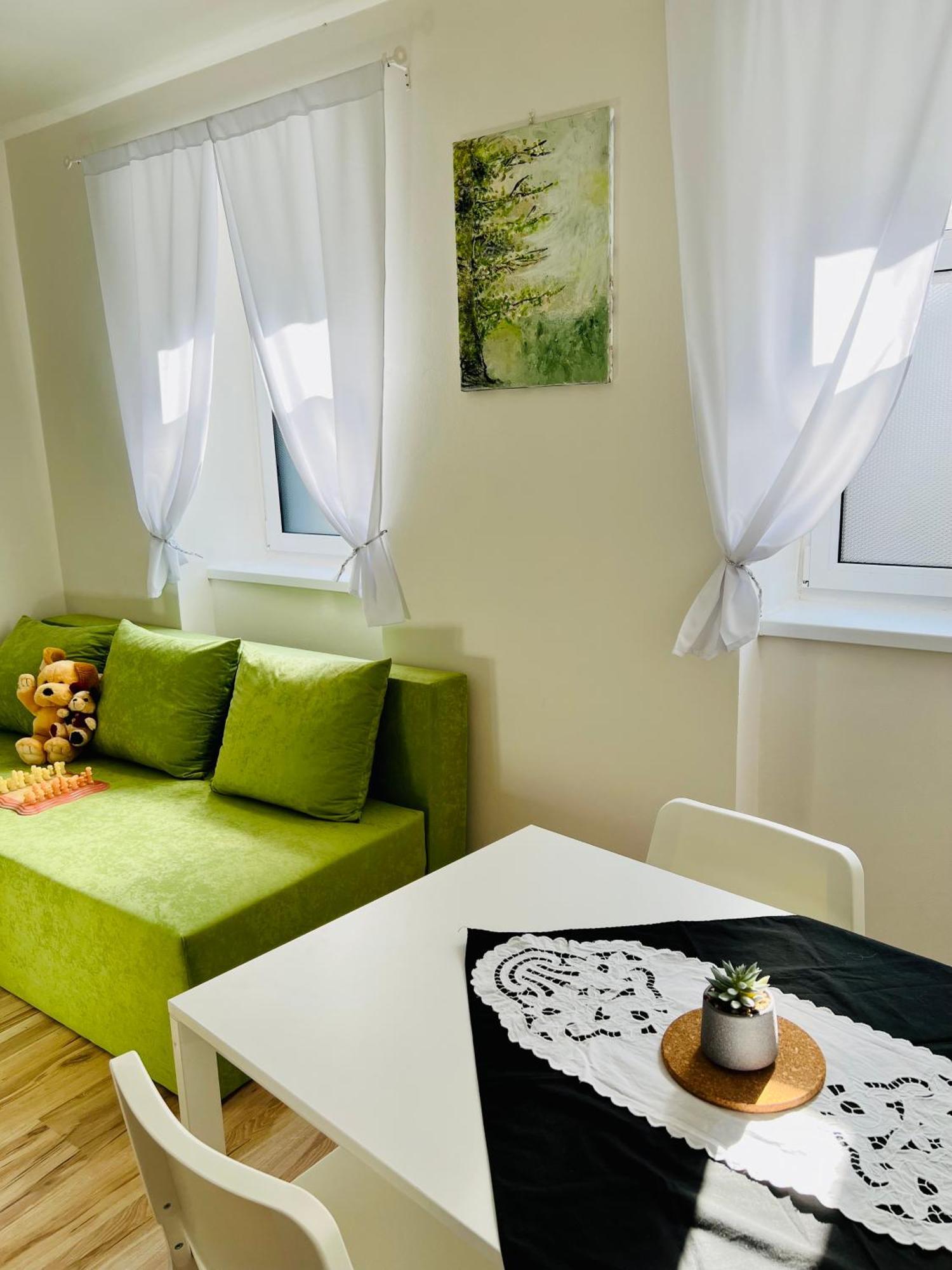 Bezbarierove Apartmany Se Zahradkou Chrastava ภายนอก รูปภาพ
